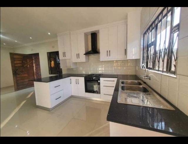 4 BEDROOM HOUSE FOR SALE IN BRACKENHAM